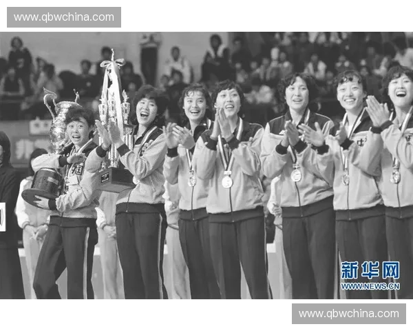 体育新闻中心聚焦：全球体育动态一览，重要赛事综述与球员表现分析