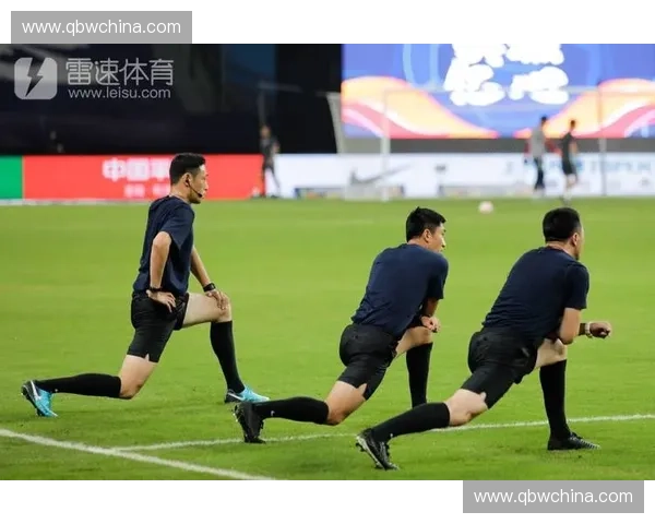 裁判执法在体育竞赛中的关键作用与挑战分析